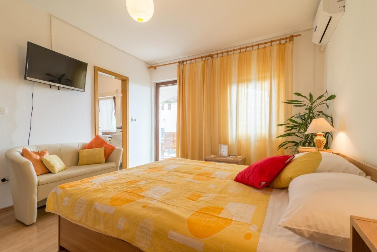 Apartments Bepina Биоград на Мору Екстериор снимка
